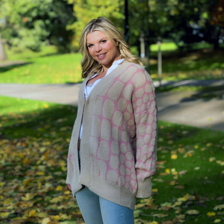 Warm bleiben mit Stil: ShopLC’s trendige Pullover und Strickjacken