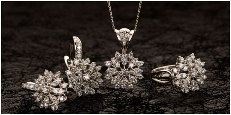 Glamorise with Diamonds: The Fine Jewellery Collection of C.W. Sellors