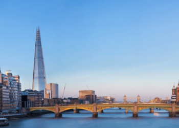 Explore Top Destinations with Ease: Hoppa’s Premier Airport Transfer Services