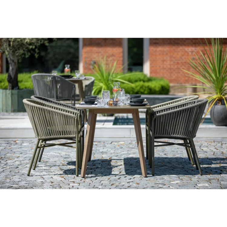 Découvrez le confort et l’élégance avec les chaises VEGA chez lusini