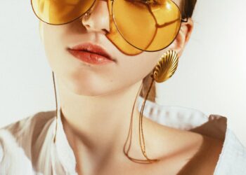 Elevate Your Look: Zonnebril Essentials bij Pearle Opticians