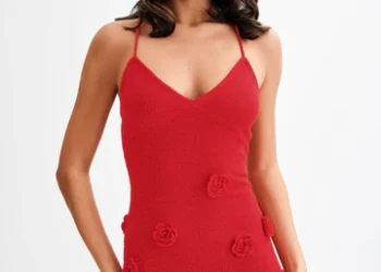 Chic and Confident: Discover Stunning Meshki Dresses