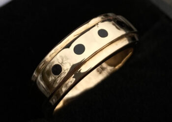 Crafted to Perfection: Discovering the Beauty of W Hamond’s Whitby Jet Rings