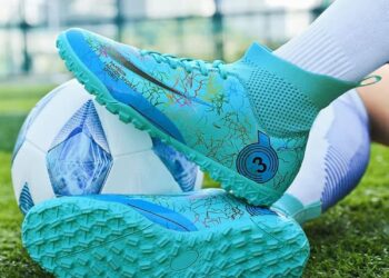 Elevate il vostro gioco con le scarpe da calcio da uomo di Cisalfa Sport