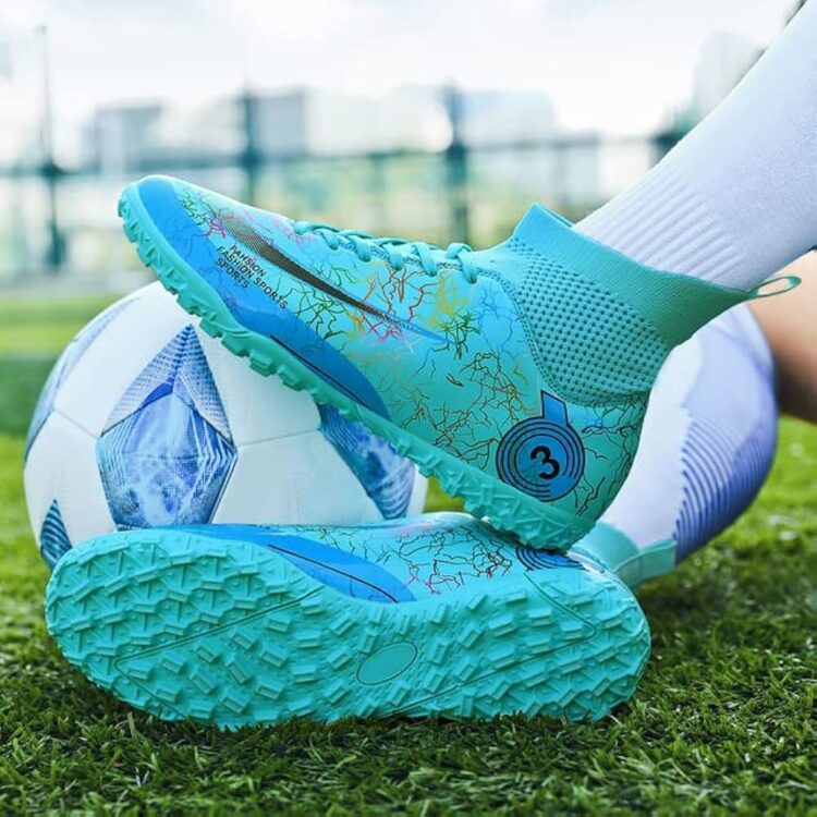 Elevate il vostro gioco con le scarpe da calcio da uomo di Cisalfa Sport