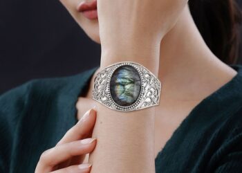 ShopLC Bangles: Entdecken Sie elegante und stilvolle Designs für jede Gelegenheit.