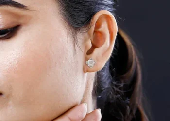 Épingles de oreilles en diamant : rehaussez votre élégance avec une brillante élégance