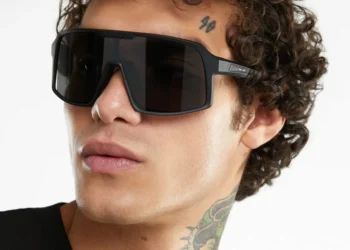 Eleva tu look con la versátil colección de gafas de D. Franklin
