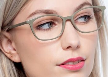 Stylish and Lightweight: Discover Plastic Frames at Alensa
