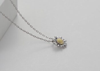 Rediscover Charm with Philip Jones Jewellery’s Enchanting Daisy Collection