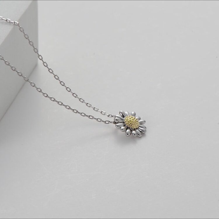 Rediscover Charm with Philip Jones Jewellery’s Enchanting Daisy Collection