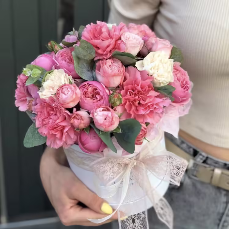 Artful Arrangements: Discover Haute Florist’s Hat Box Flower Creations