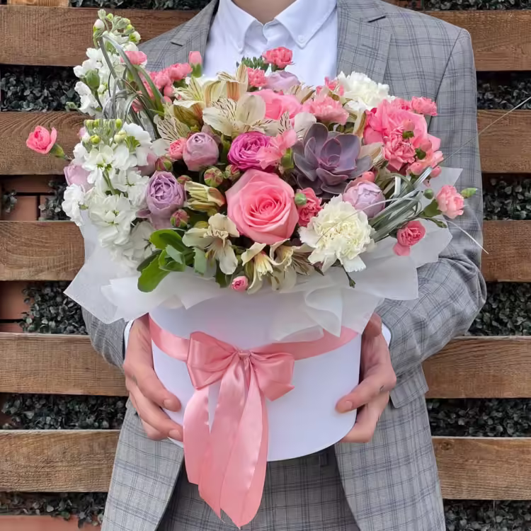Elegant Hat Box Flowers: Luxurious Arrangements at Haute Florist