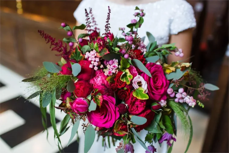 The Essence of Romance: Moyses Stevens’ Premium Roses Collection