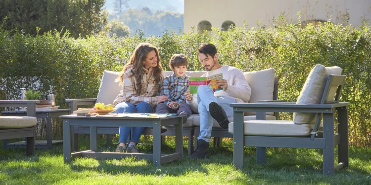 Moda’s Top Outdoor Sofas: Comfort Meets Sophistication for Your Garden