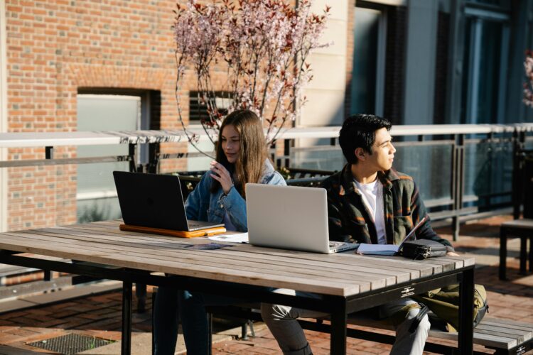 Top laptops voor studenten: diepgaande analyse van kenmerken, prestaties en geschiktheid voor onderwijs