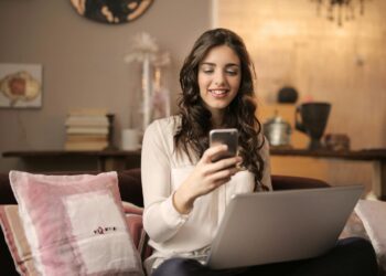 Stroomlijn uw mobiele ervaring: vergelijk en kies het beste abonnement met 50plus Mobile