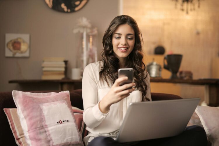 Stroomlijn uw mobiele ervaring: vergelijk en kies het beste abonnement met 50plus Mobile