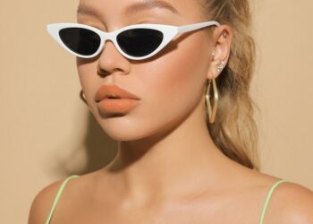 Modern Glamour: Shop the Latest Cat Eye Glasses at Otticanet