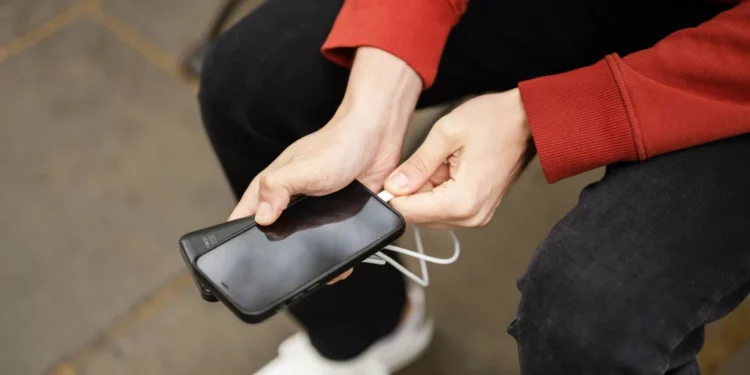Stay Powered Up: Discover EE’s Premium Batteries and Chargers
