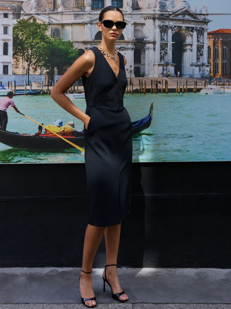 French Connection: Redefining Contemporary Fashion with Timeless Elegance