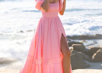 Timeless Elegance: Discover the Perfect Midi Dress at Hello Molly