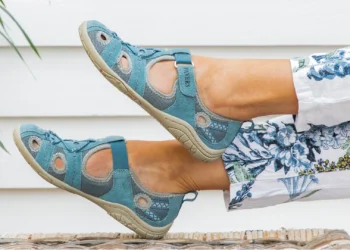 Style Without Sacrifice: Discover Comfortable Women’s Shoes at Pavers