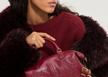 Enthüllen Sie ikonischen Luxus: Entdecken Sie die klassischen Taschen und Accessoires von Michael Kors