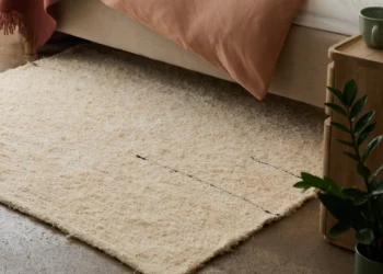 Entdecken Sie den Luxus und die Langlebigkeit von URBANARA Wollteppichen für Ihr Zuhause