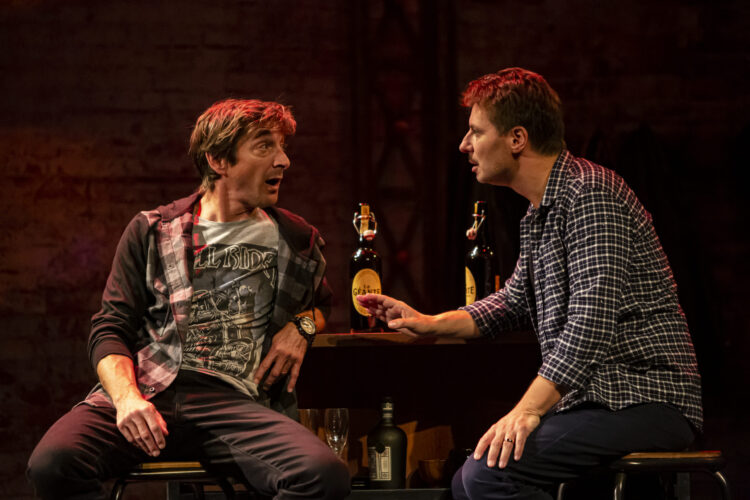 Le rire comme meilleur remède de la vie : explorer le pouvoir de la comédie au théâtre