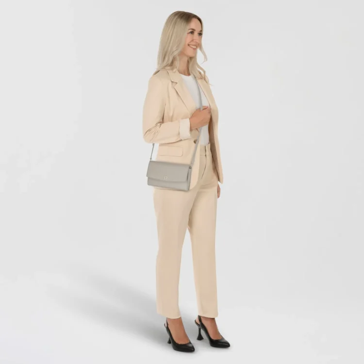 Entdecken Sie hochwertige Lederbrieftaschen und Clutches für jeden Anlass