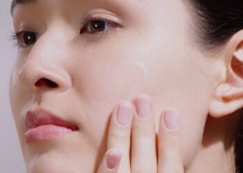 Glow Through the Holidays: The Best Skincare Routine for Radiant Skin