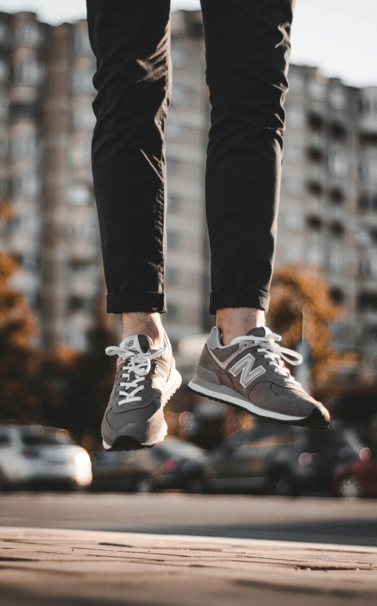 Migliora il tuo gioco di calzature con queste scarpe da ginnastica eleganti e comode