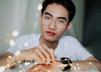 Transform Your Look: Celebrate the Holidays with Stunning Eyewear