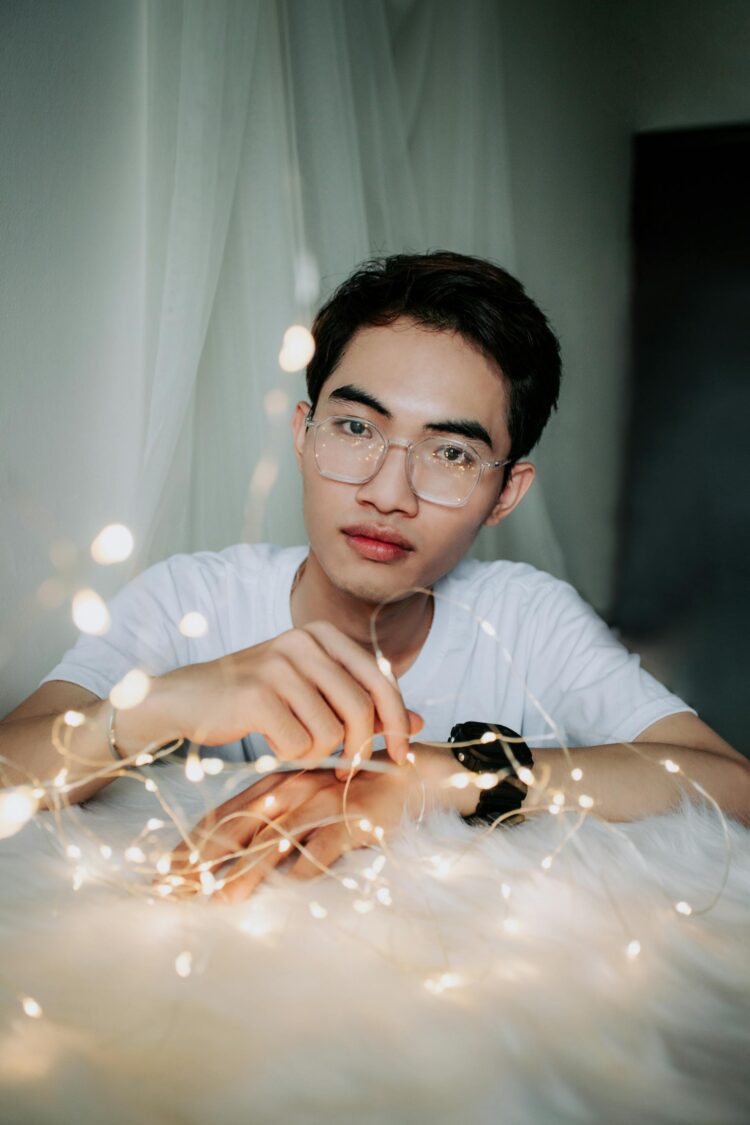 Transform Your Look: Celebrate the Holidays with Stunning Eyewear