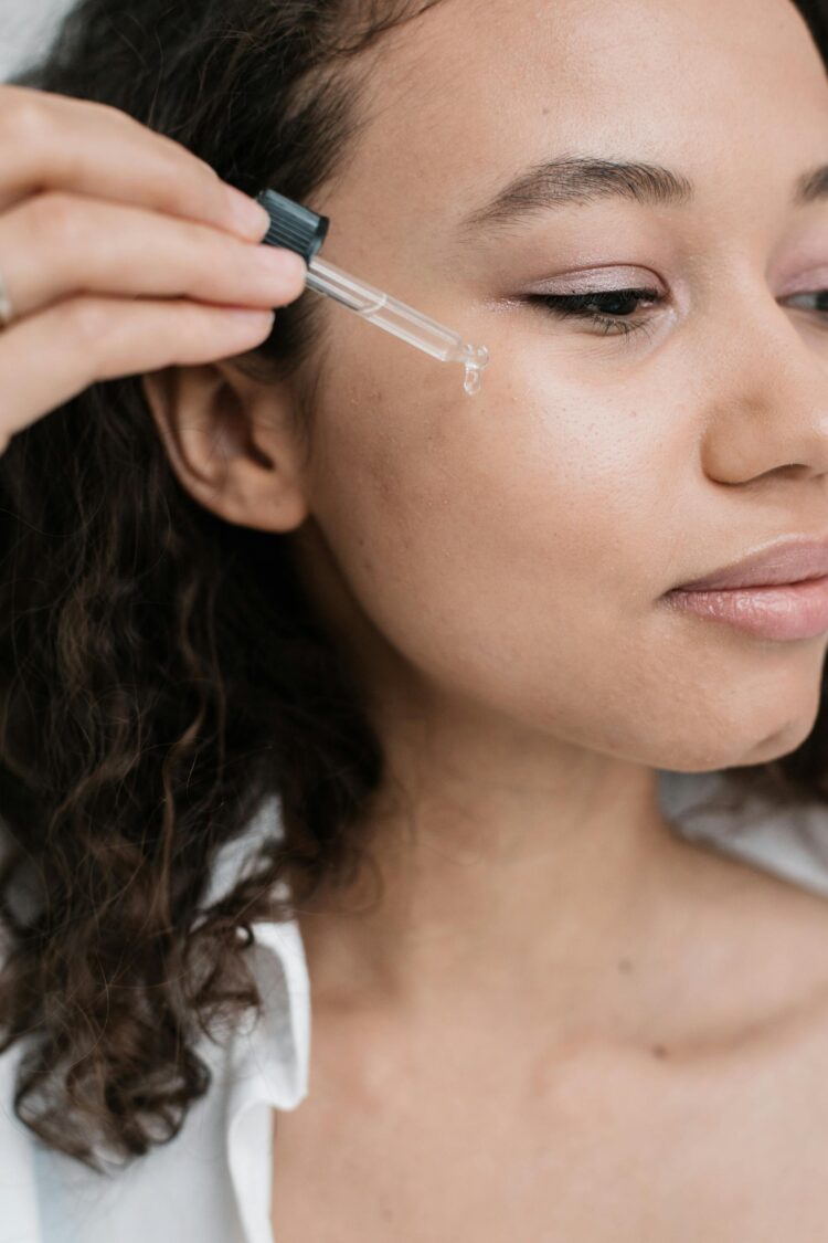 Essential Oils for Beautiful Skin: A Natural Solution to Dryness and Aging