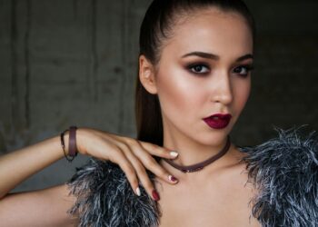 Las mejores selecciones de belleza con descuentos navideños: póngase glamorosa para la temporada navideña