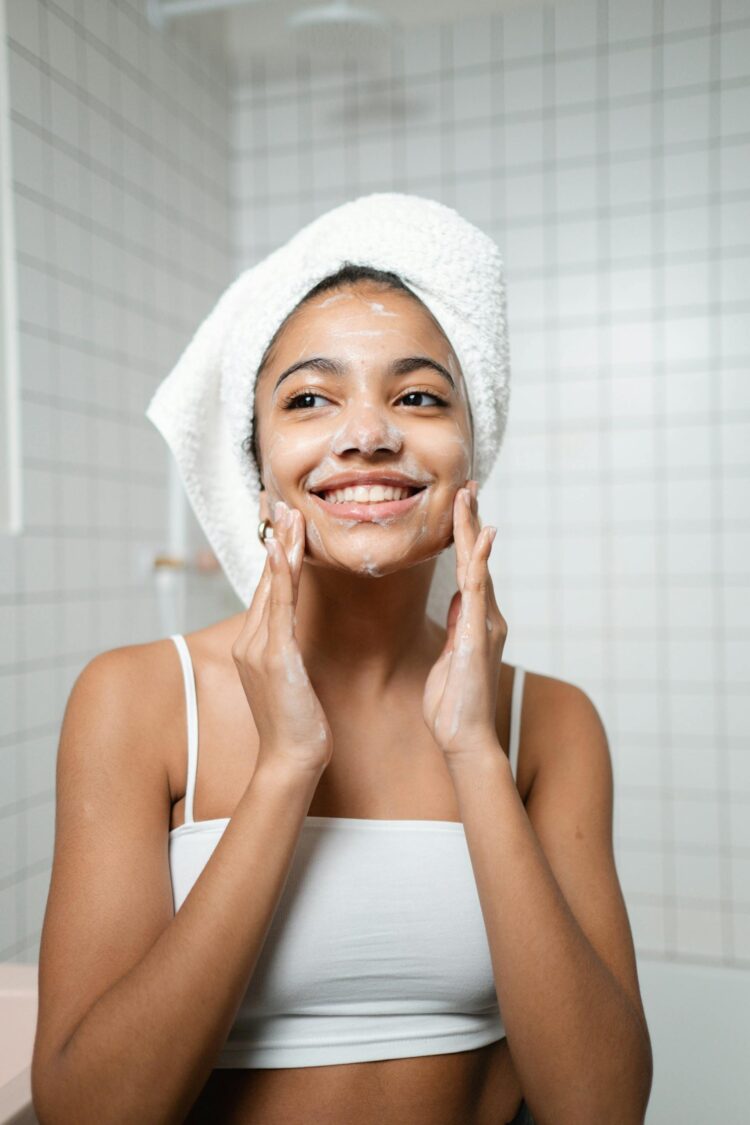Mímese con la belleza natural: elementos esenciales del cuidado de la piel durante las fiestas