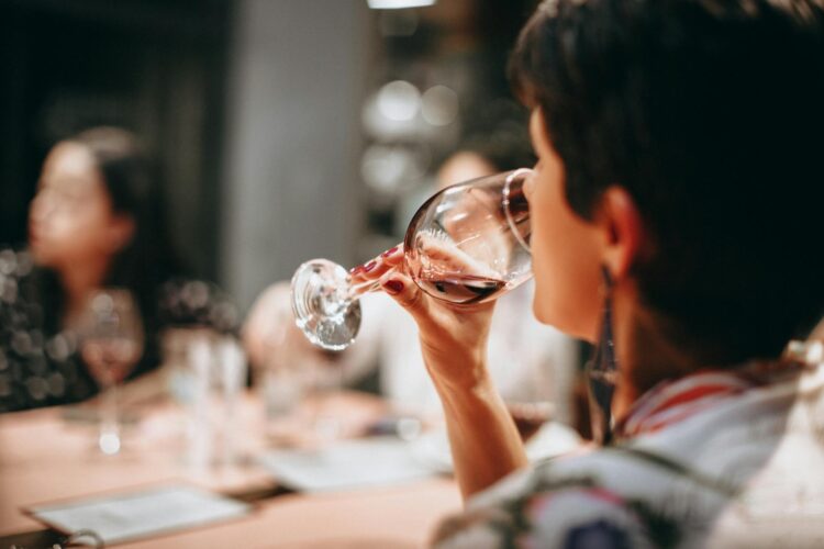 Grappa: Der zeitlose italienische Geist der Tradition und Handwerkskunst