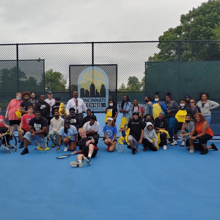 Testen Sie Ihr Spiel mit Tennis-Point: Das ultimative Ziel für Tennisbekleidung und -schuhe