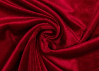 Die Auswahl der besten Stoffe für Oberbekleidung, Accessoires und Wohnaccessoires