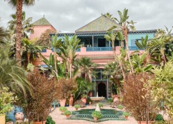 Villa Vibes’ Morocco Tour: Een Onvergetelijke Reis door Culture, Luxe en Vermaak.