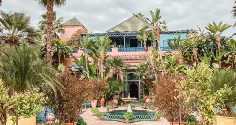 Villa Vibes’ Morocco Tour: Een Onvergetelijke Reis door Culture, Luxe en Vermaak.