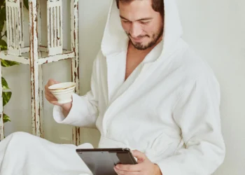 Den Perfekten Bademantel Finden: Komfort, Stil und Luxus in Jeder Naht