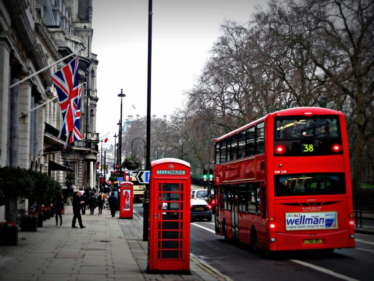 Discover London’s Iconic Landmarks with All-Inclusive Coach Packages