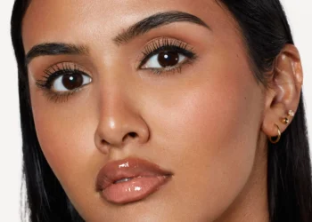 Erhöhen Sie Ihren Look mit lang anhaltenden, wischfesten Beauty-Essentials