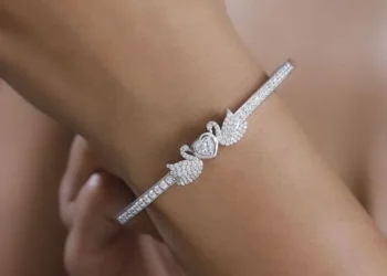 Zeigen Sie Ihre Liebe mit Glitzer: Exklusive Rabatte auf atemberaubende Schmuckstücke!