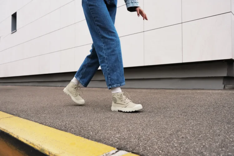 Des rues aux sentiers : Baskets hautes Palladium pour tous les voyages