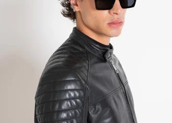Modern Outerwear That Perfectly Balances Comfort and Sophistication