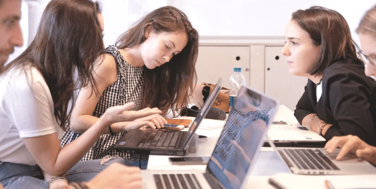 Fastweb: Rivoluzionare la connettività con soluzioni di telecomunicazione innovative